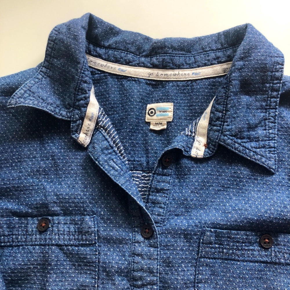 Toms Denim Micro Polka Dot Long Sleeve Partial Button Up Shirt Women's Size M ✨